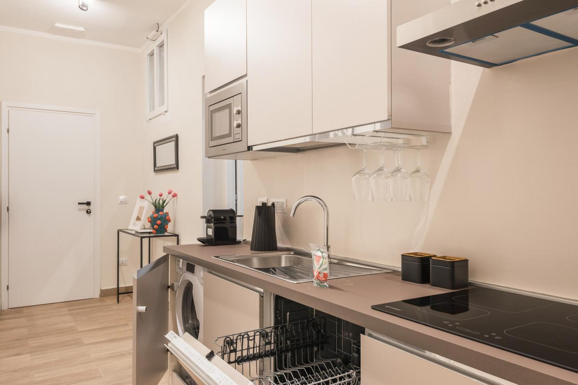 רומא C3 Top Class Apartment, 2 Camere Da Letto, 2 Bagni, Giardino Distante 15 Minuti A Piedi Da Fontana Di Trevi מראה חיצוני תמונה